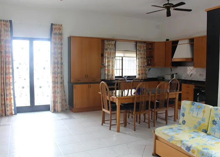 Апартаменты The Roof Garden Maisonette